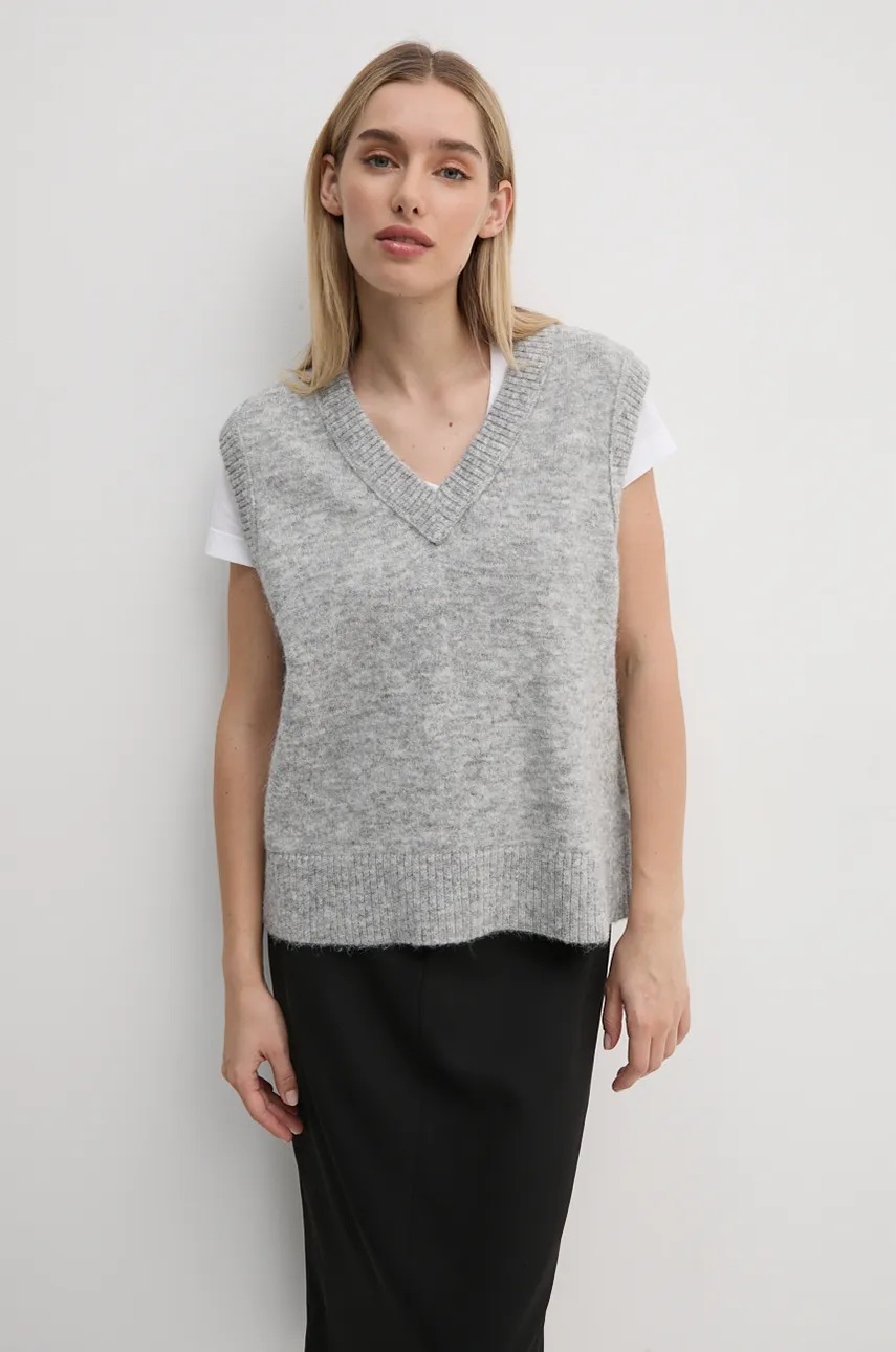 

Жилетка с вълна Calvin Klein Jeans в сиво от лека материя J20J224637, Сив