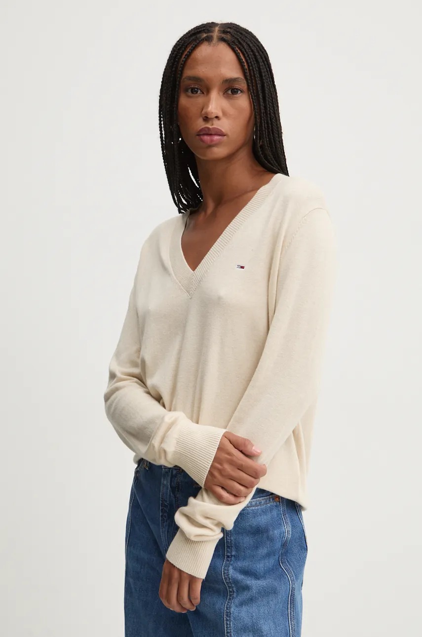 

Пуловер Tommy Jeans дамски в бежово от лека материя DW0DW18670, Бежов