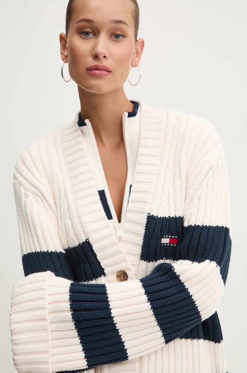 

Жилетка с вълна Tommy Jeans в бежово от топла материя DW0DW18676, Бежов