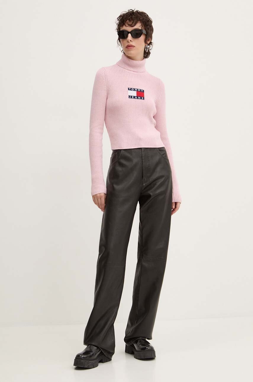Πουλόβερ με προσθήκη μαλλιού Tommy Jeans γυναικείο, χρώμα: ροζ, DW0DW18678 φωτογραφία