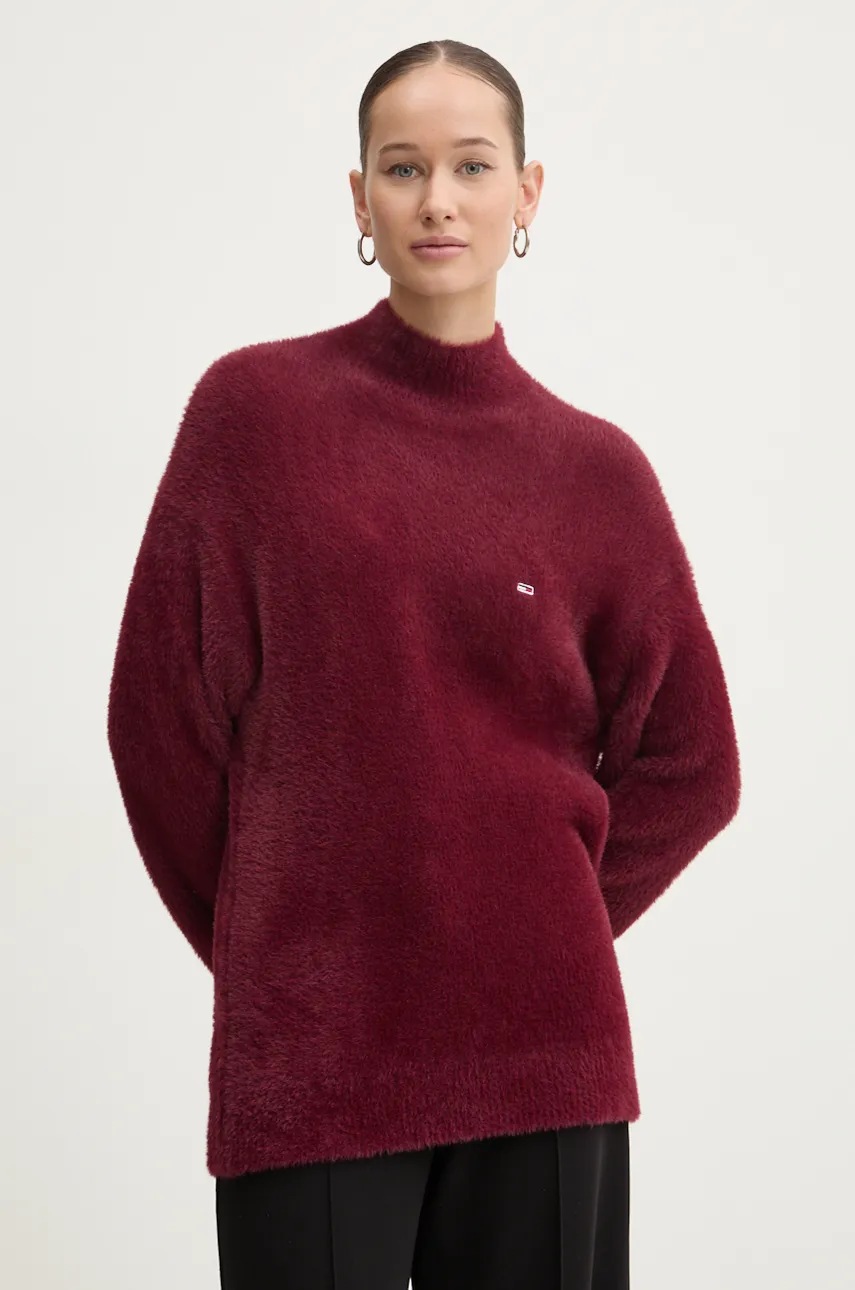 

Пуловер Tommy Jeans дамски в бордо с ниско поло DW0DW19682