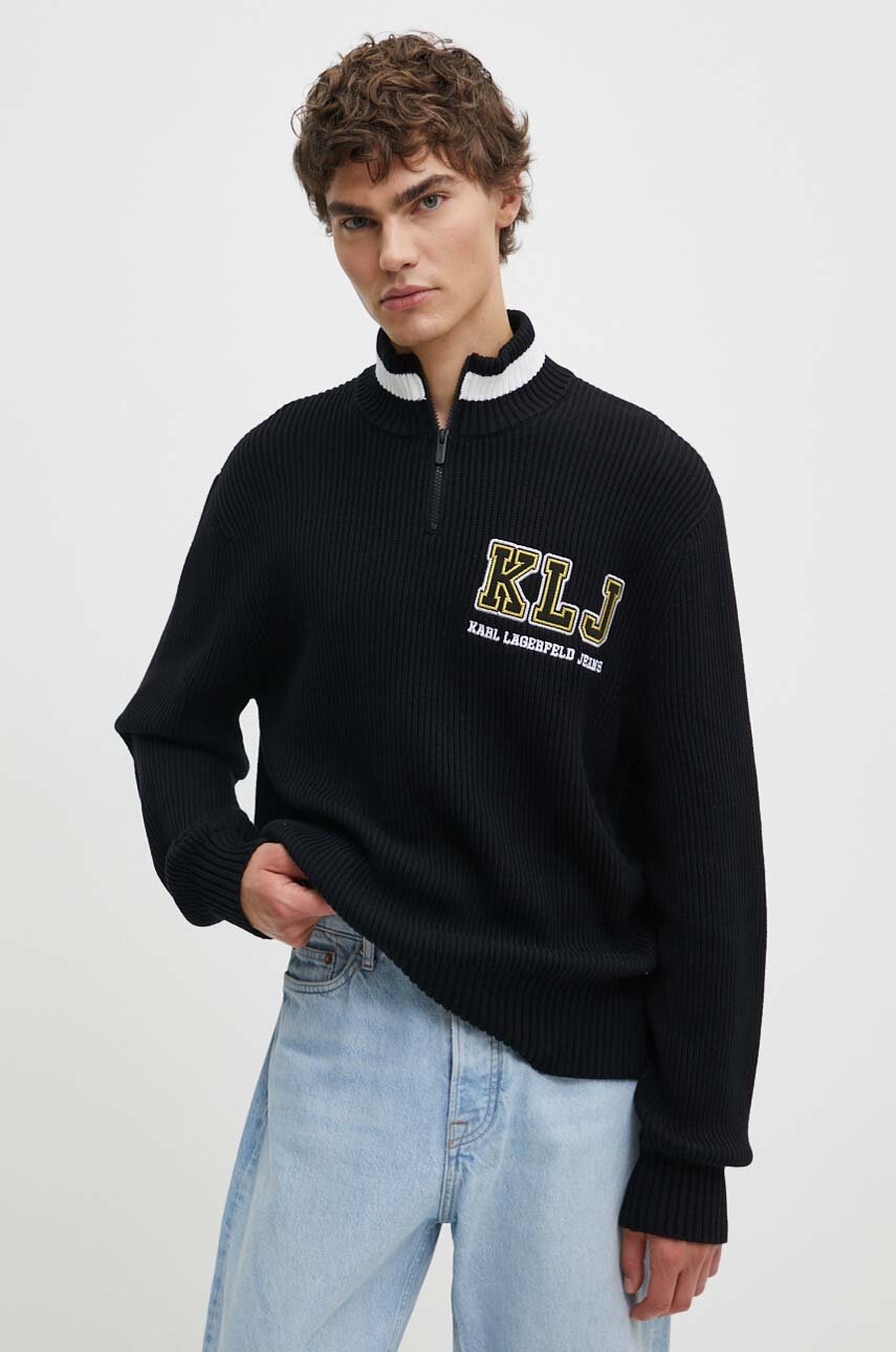 

Памучен пуловер Karl Lagerfeld Jeans в черно с ниско поло 245D2001, Черен