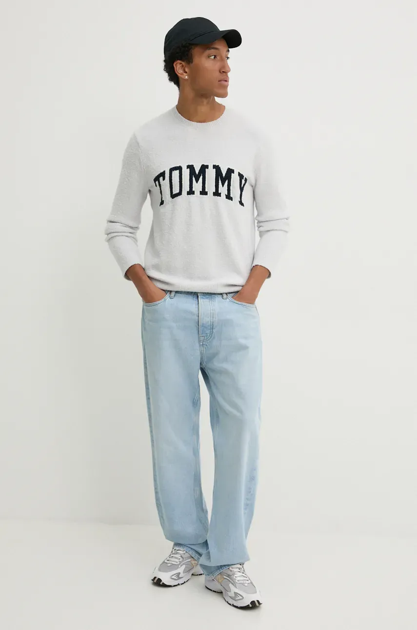 Свитер с примесью шерсти Tommy Jeans мужской цвет серый DM0DM19439 Свитер с примесью шерсти Tommy Jeans мужской цвет серый DM0DM19439