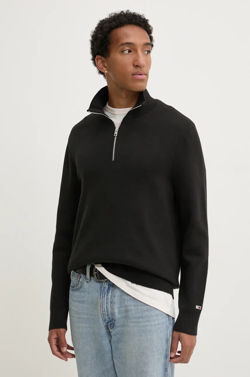 

Памучен пуловер Tommy Jeans в черно DM0DM20596, Черен