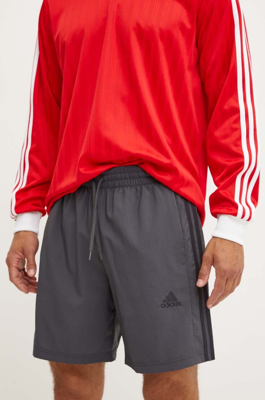 adidas pantaloni scurti Essentials Chelsea barbati, culoarea gri, JG8499 adidas pantaloni scurti Essentials Chelsea barbati, culoarea gri, JG8499