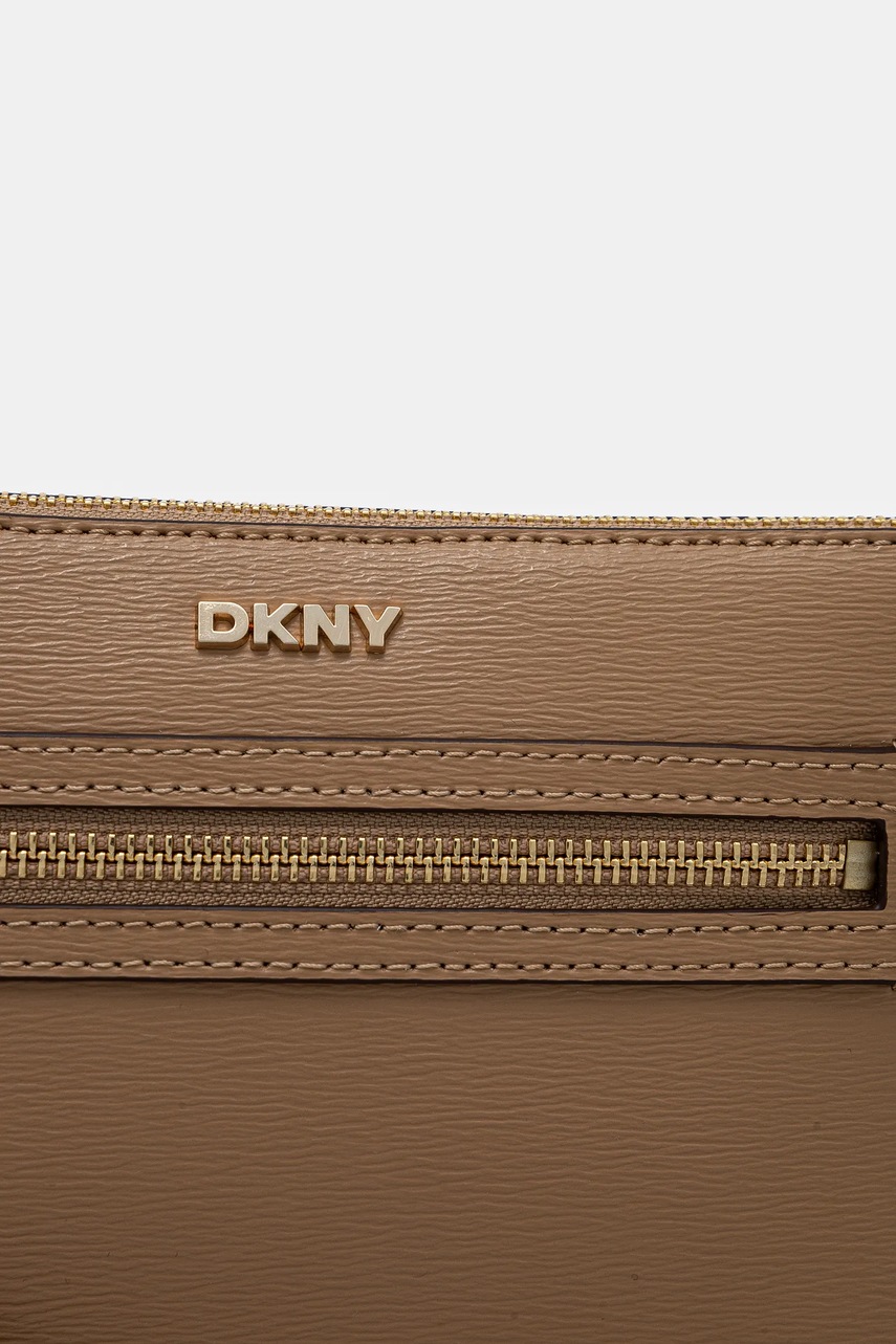 Δερμάτινη τσάντα Dkny χρώμα: μπεζ, R42EKE17 φωτογραφία