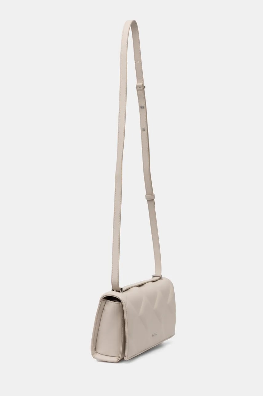 Сумочка Calvin Klein цвет бежевый K60K612905 Сумочка Calvin Klein цвет бежевый K60K612905