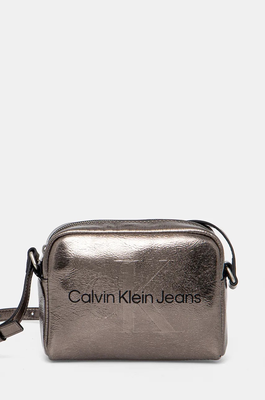 

Чанта Calvin Klein Jeans в сребристо K60K612731, Сребърен