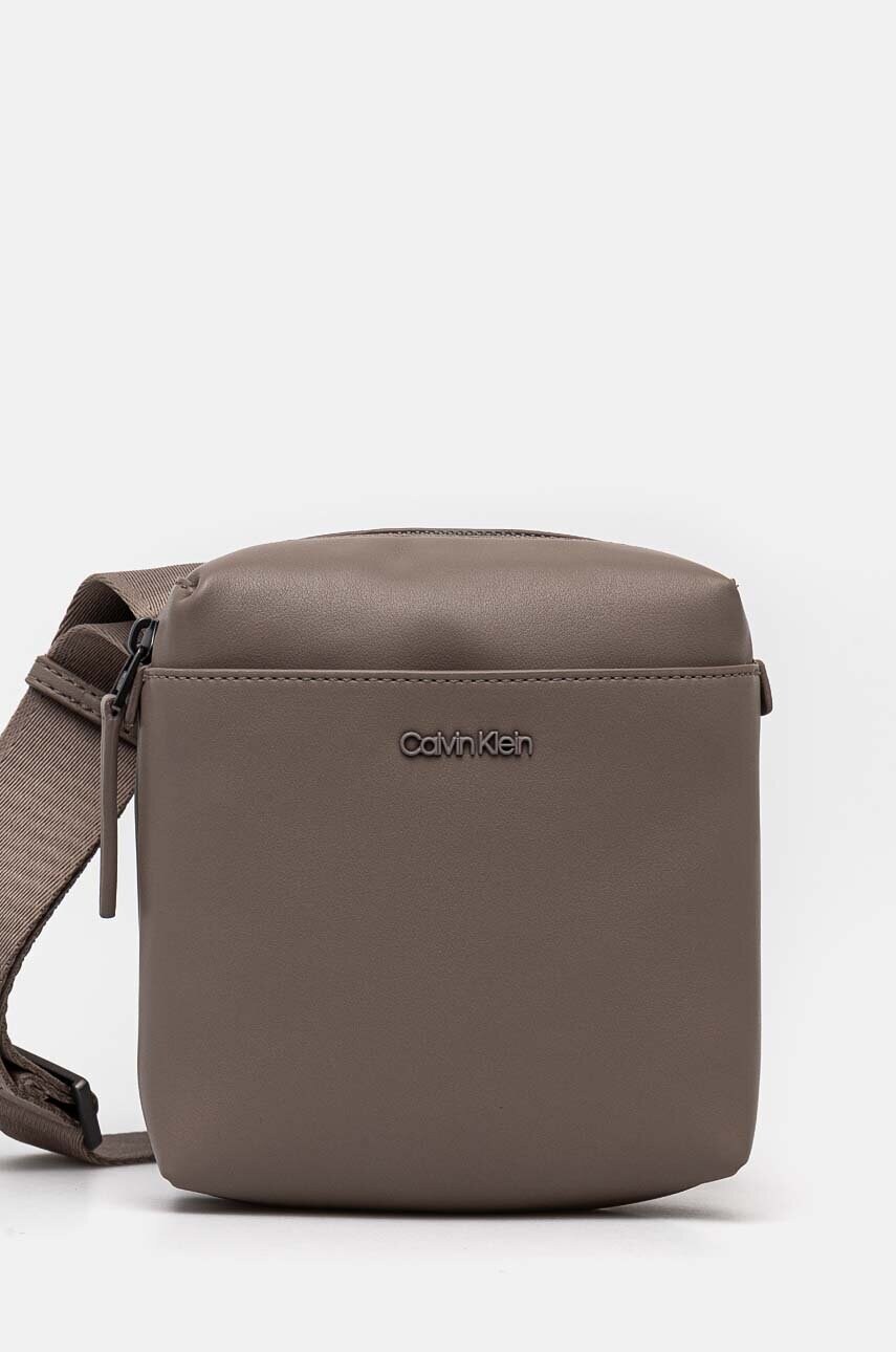 

Чанта през рамо Calvin Klein в бежово K50K512183, Бежов