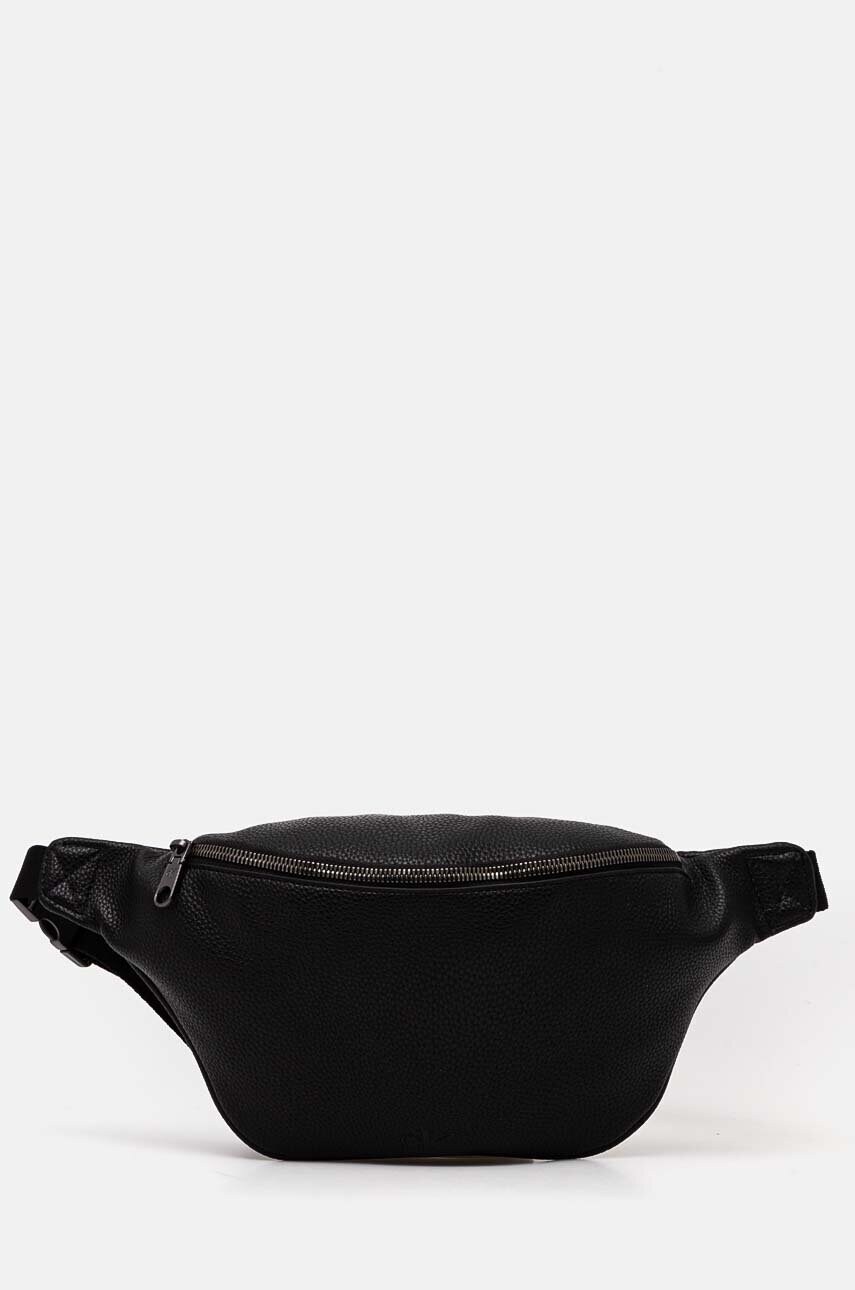 Levně Ledvinka Calvin Klein Jeans černá barva, K50K512558