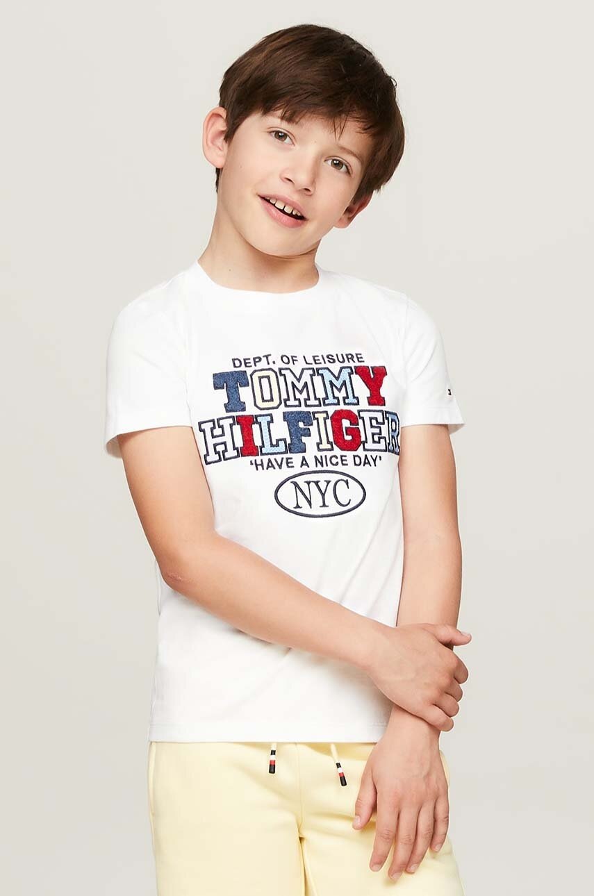 

Детска памучна тениска Tommy Hilfiger в бяло с апликация KB0KB08664, Бял