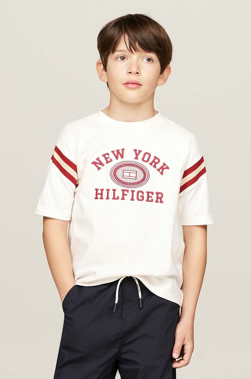 

Детска памучна тениска Tommy Hilfiger в бяло с апликация KB0KB08668, Бял