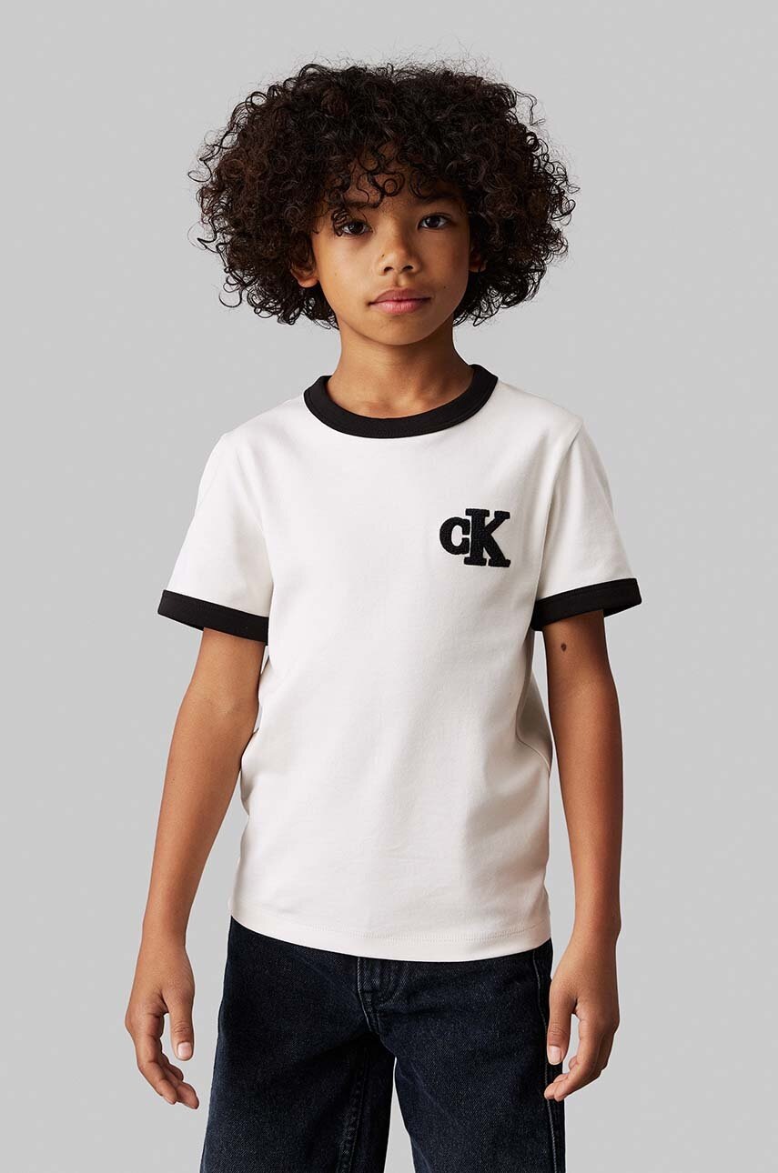 

Детска памучна тениска Calvin Klein Jeans в бяло с изчистен дизайн IB0IB02241, Бял