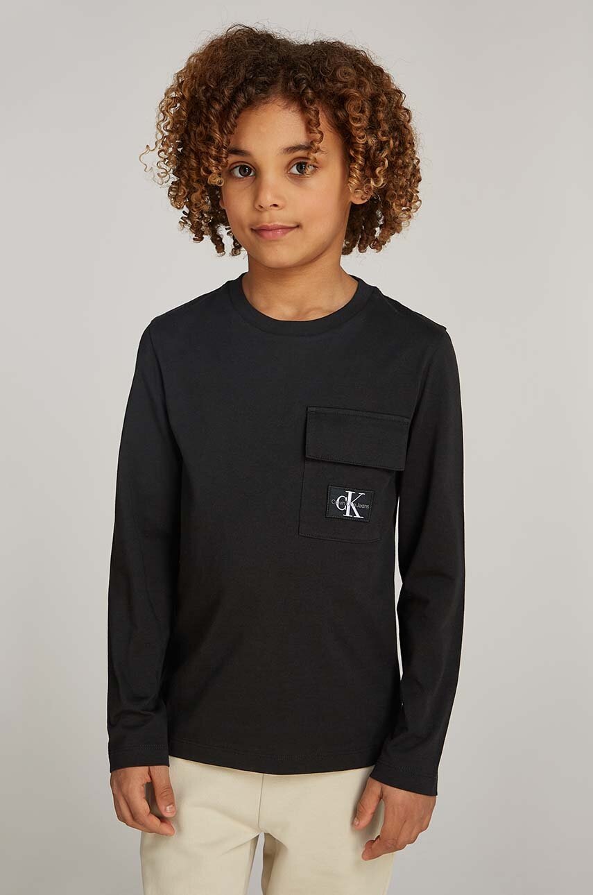 

Детска блуза с дълги ръкави Calvin Klein Jeans в черно с изчистен дизайн IB0IB02244, Черен