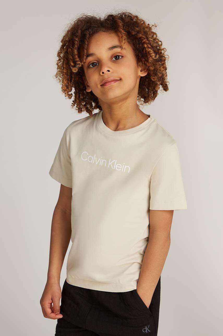 

Детска памучна тениска Calvin Klein Jeans в бежово с принт IU0IU00682, Бежов