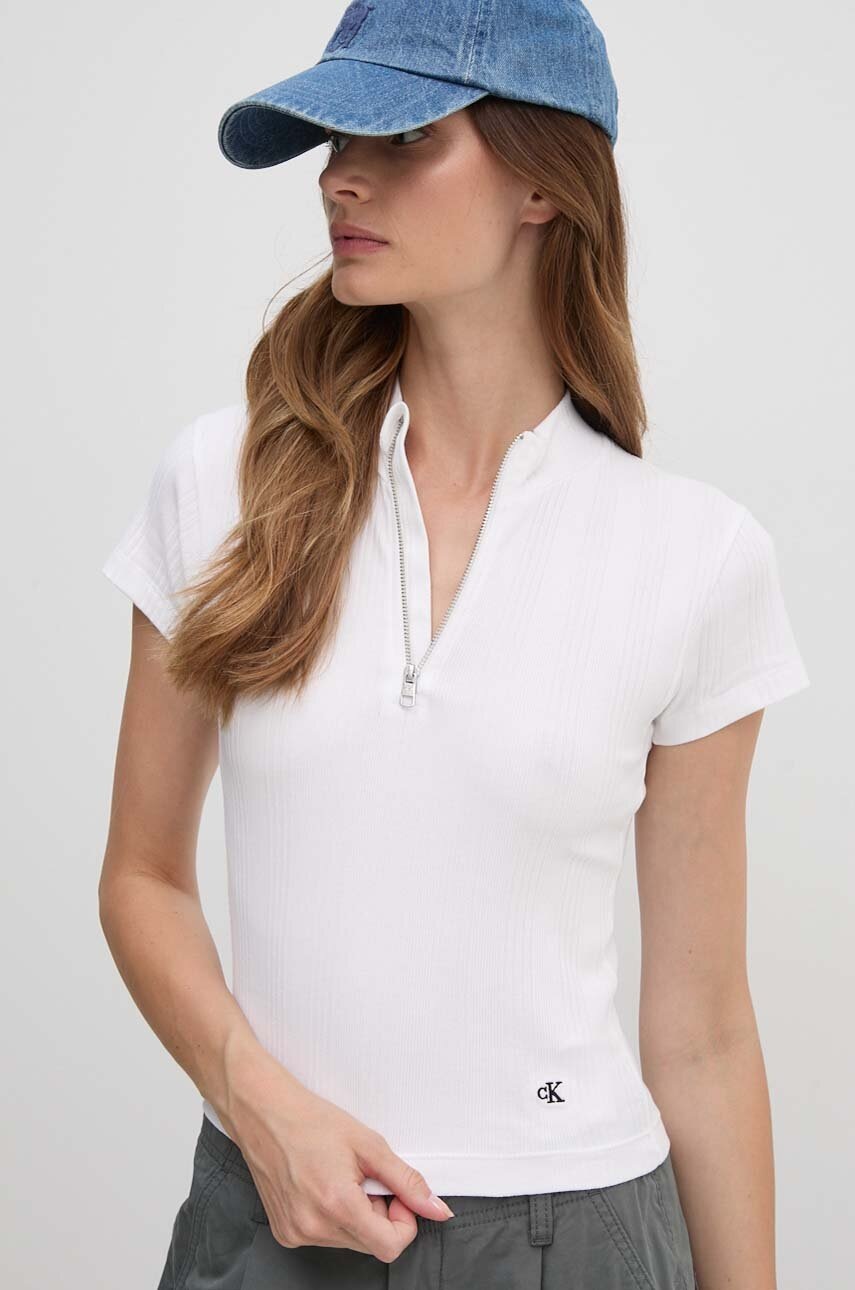 

Тениска Calvin Klein Jeans в бяло с ниско поло J20J223564, Бял