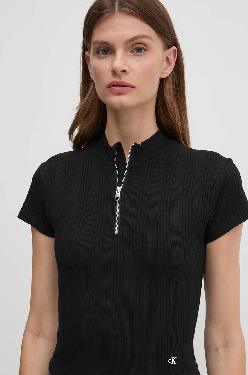

Тениска Calvin Klein Jeans в черно с ниско поло J20J223564, Черен