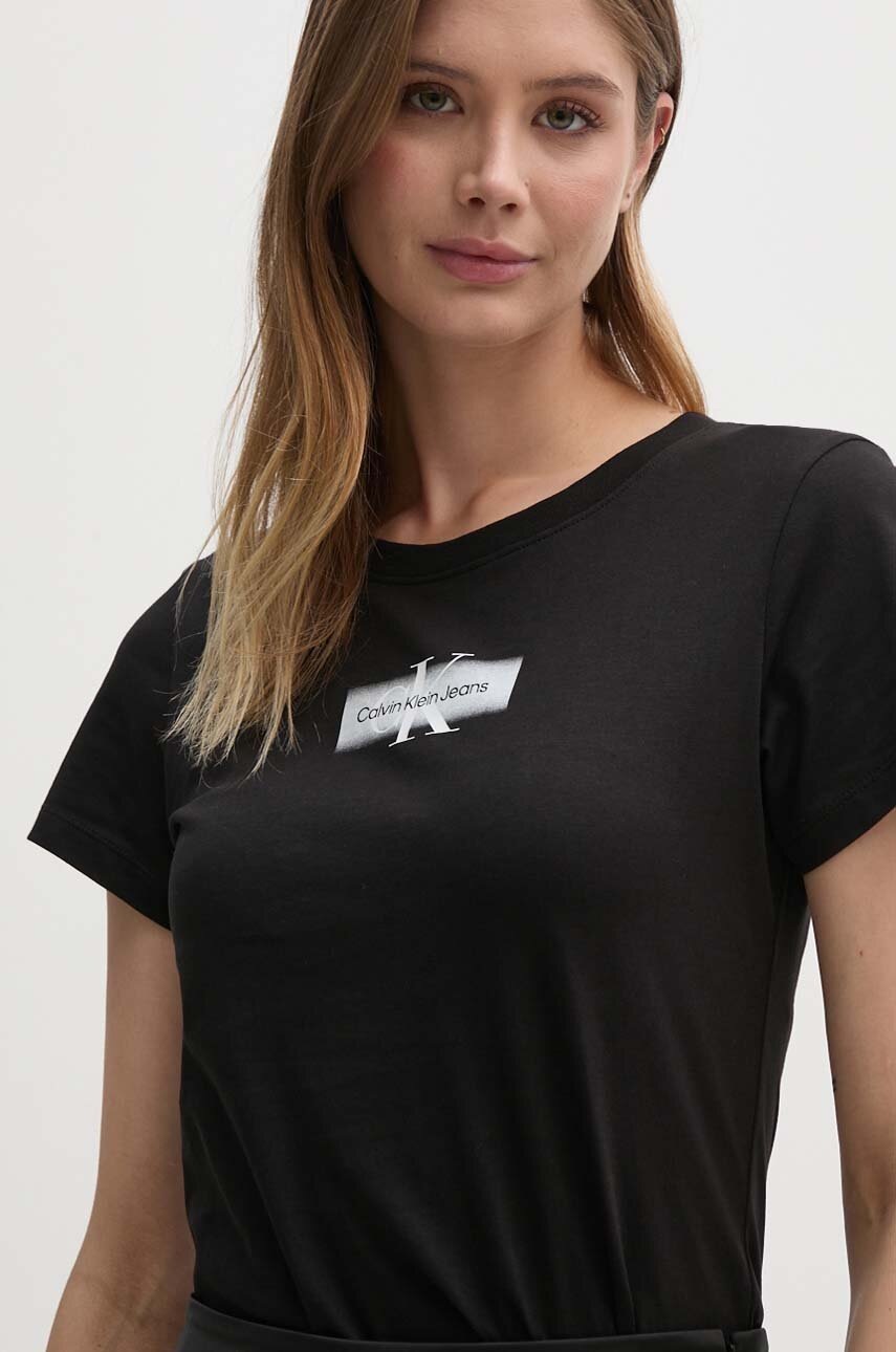 

Памучна тениска Calvin Klein Jeans в черно J20J223625, Черен