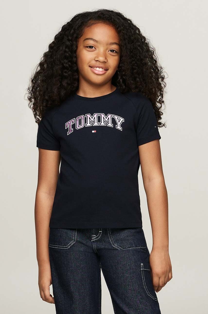 

Детска памучна тениска Tommy Hilfiger в тъмносиньо KG0KG08064, Тъмносин