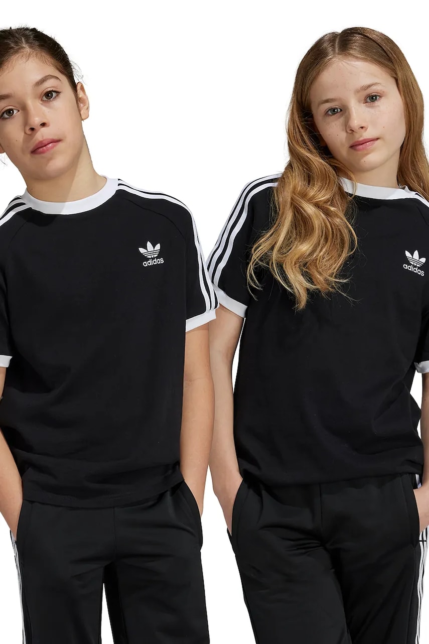 adidas Originals tricou de bumbac pentru copii 3STRIPES TEE culoarea negru, cu imprimeu, IX7626 adidas Originals tricou de bumbac pentru copii 3STRIPES TEE culoarea negru, cu imprimeu, IX7626