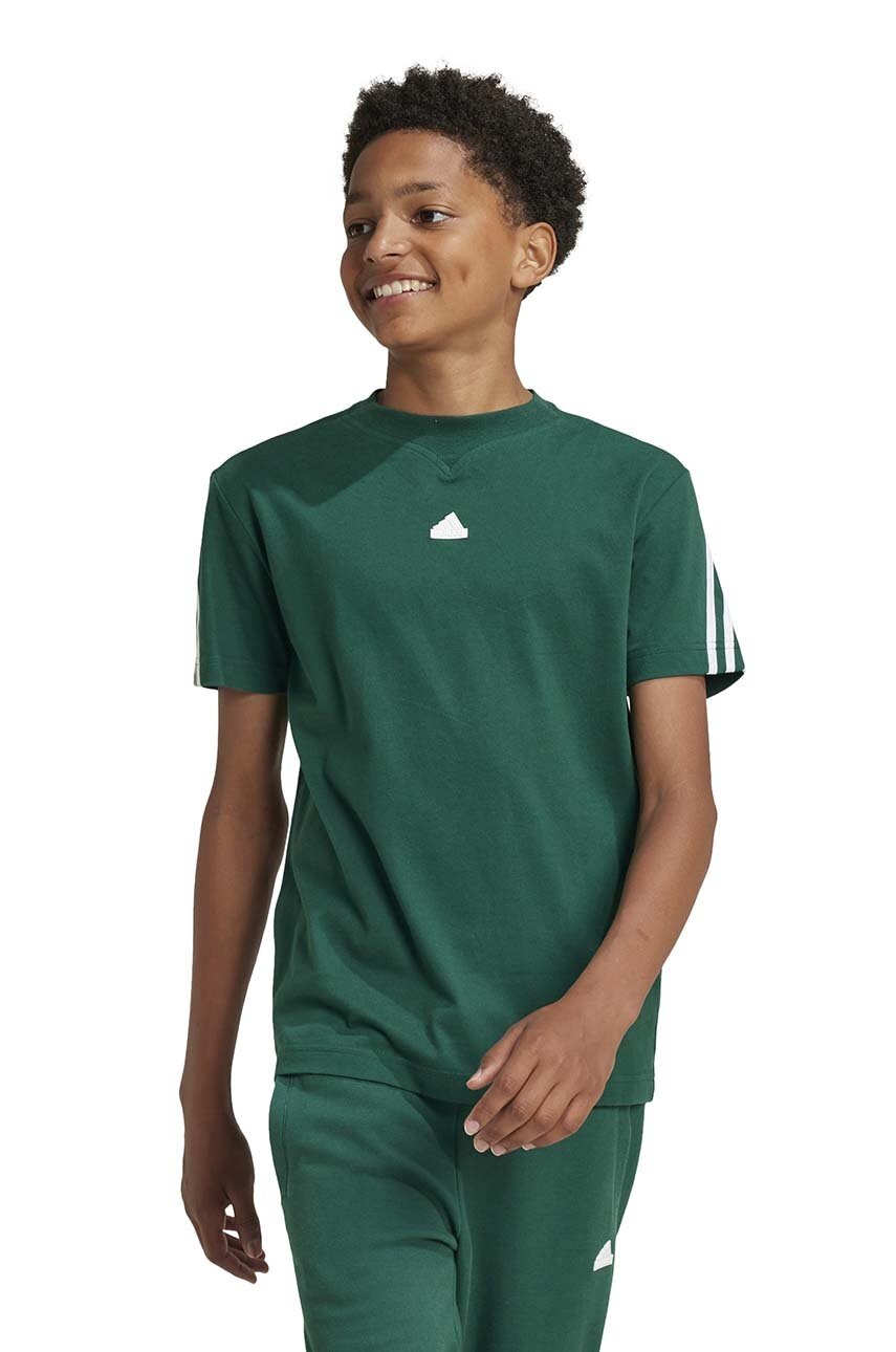 

Детска памучна тениска adidas U FI 3S T в зелено с апликация IX3652, Зелен