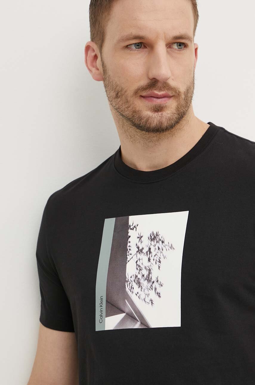 

Памучна тениска Calvin Klein в черно с принт K10K113108, Черен