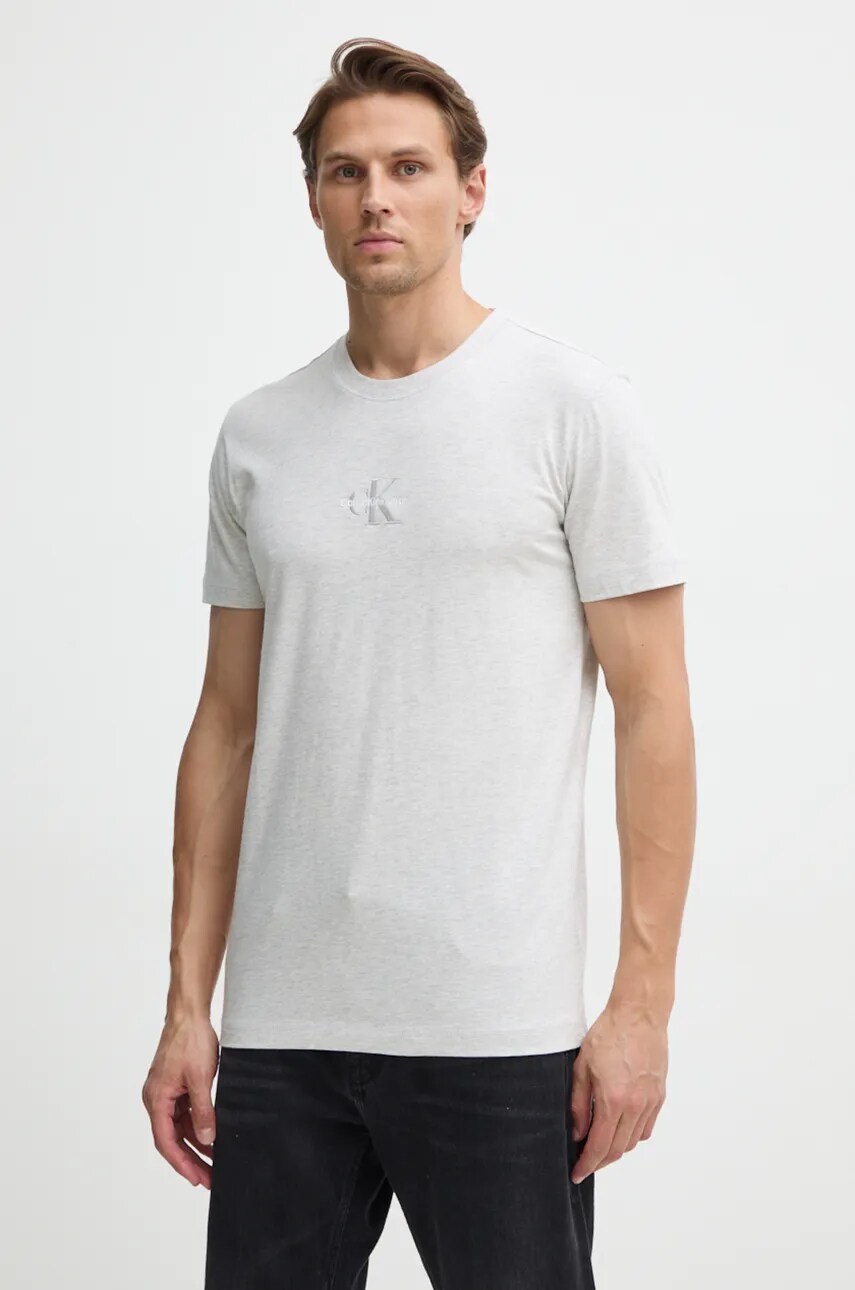 

Памучна тениска Calvin Klein Jeans в сиво с апликация J30J325649, Сив