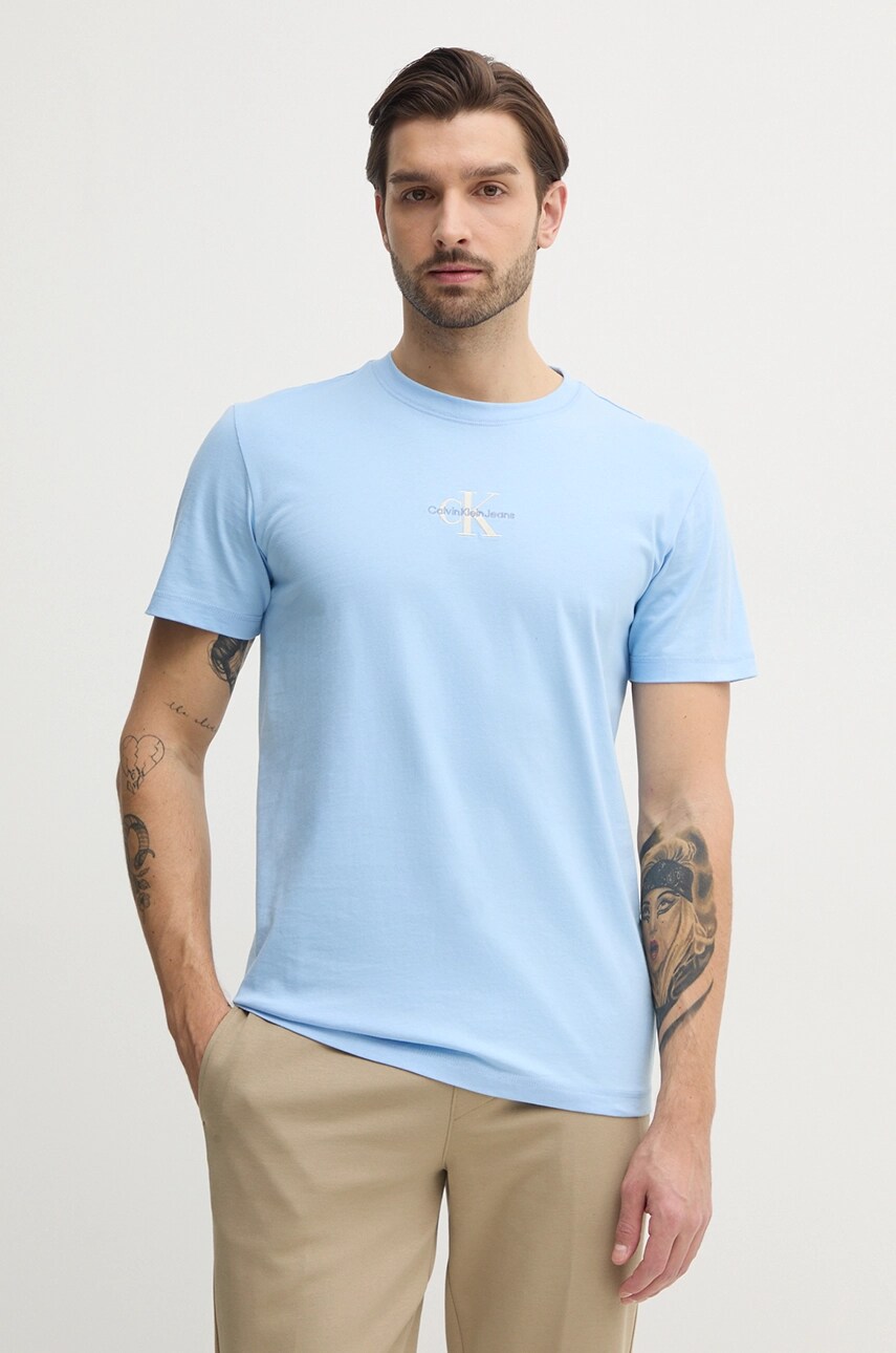 

Памучна тениска Calvin Klein Jeans в синьо с апликация J30J325649, Син
