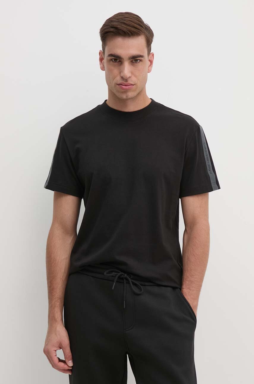 

Памучна тениска Calvin Klein Jeans в черно с принт J30J325653, Черен