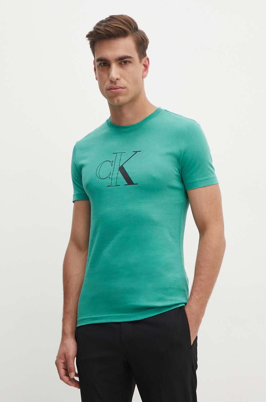 

Памучна тениска Calvin Klein Jeans в зелено с принт J30J325678, Зелен
