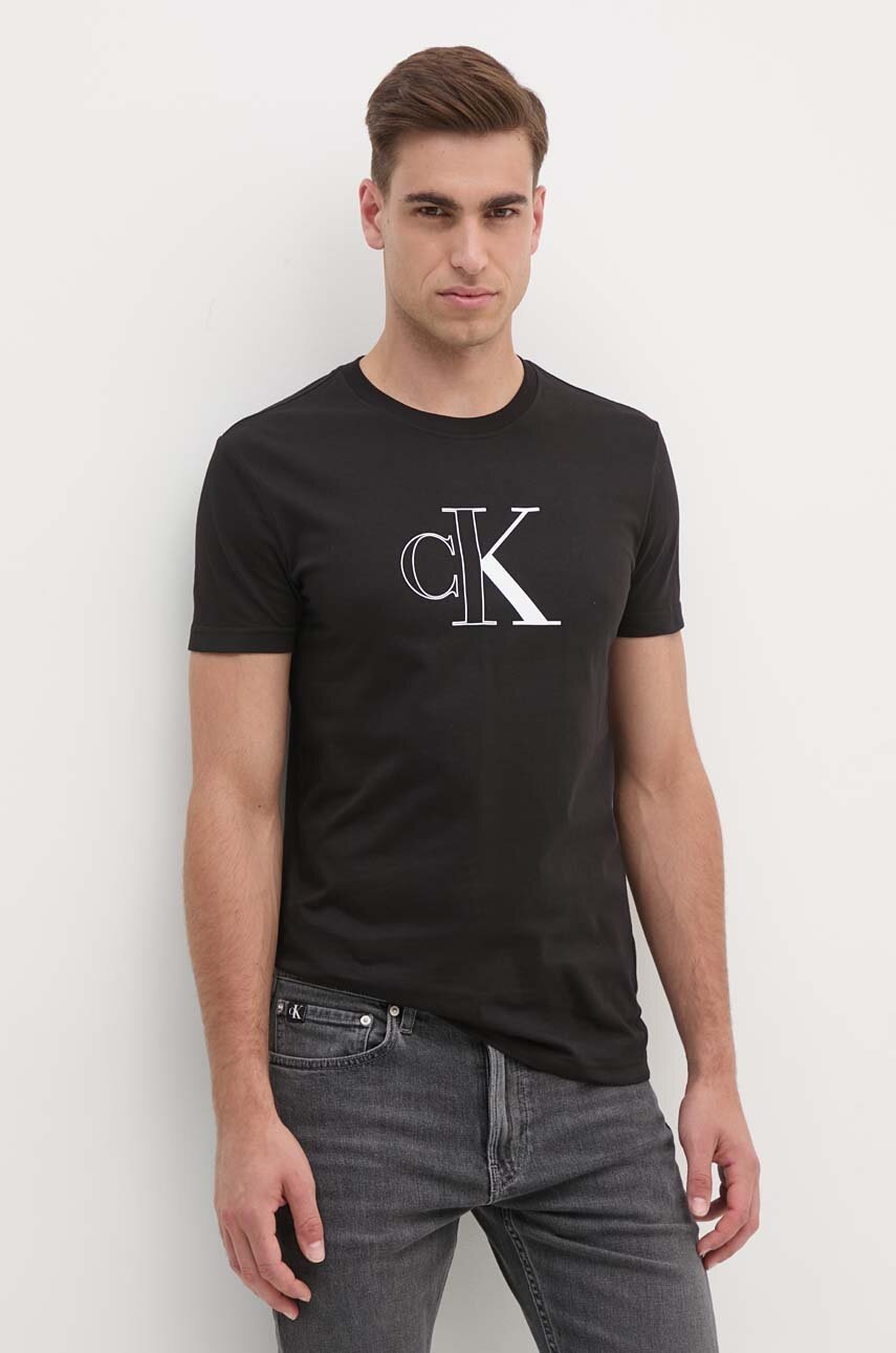 

Памучна тениска Calvin Klein Jeans в черно с принт J30J325678, Черен