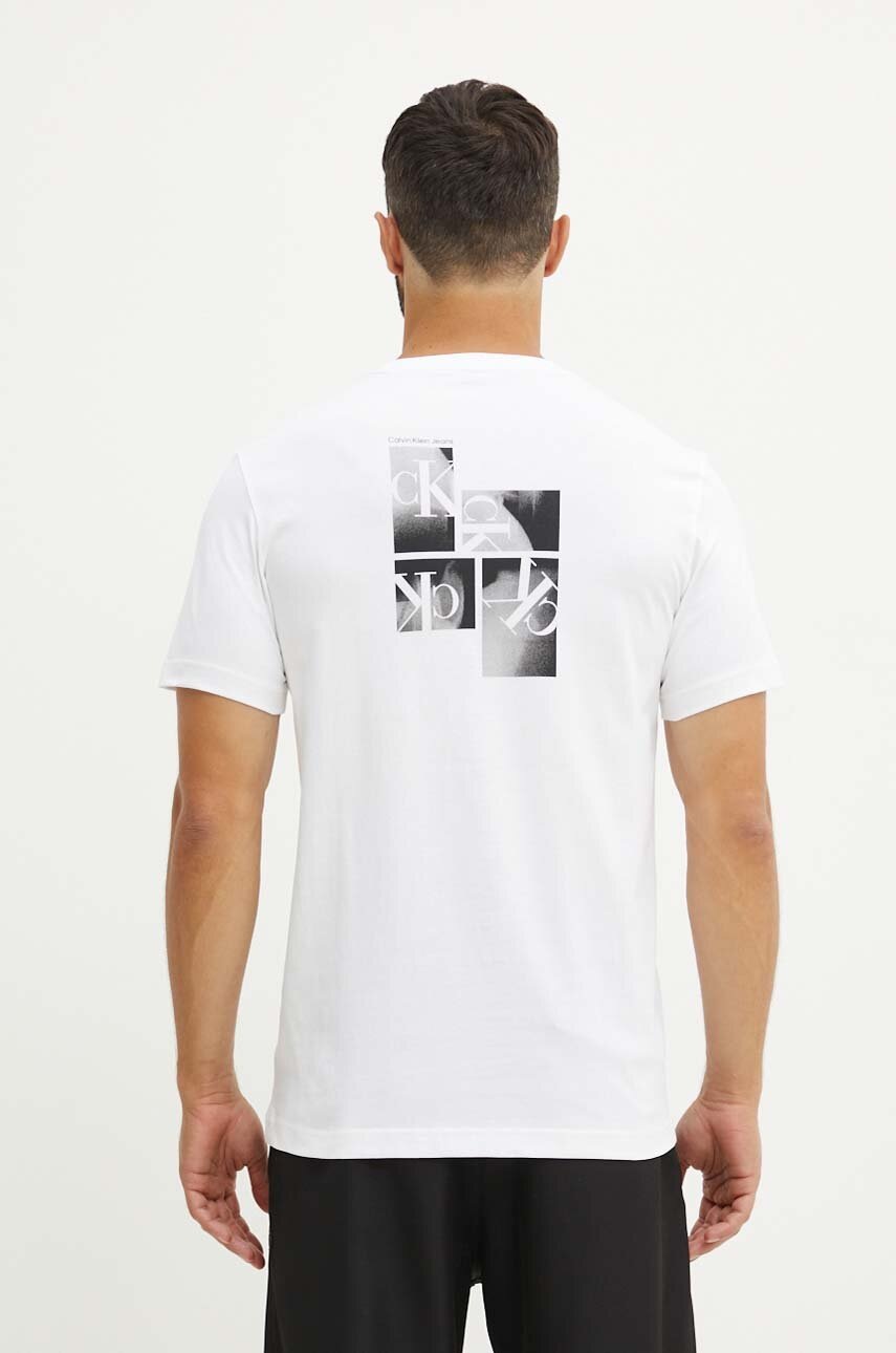 

Памучна тениска Calvin Klein Jeans в бяло с принт J30J325679, Бял