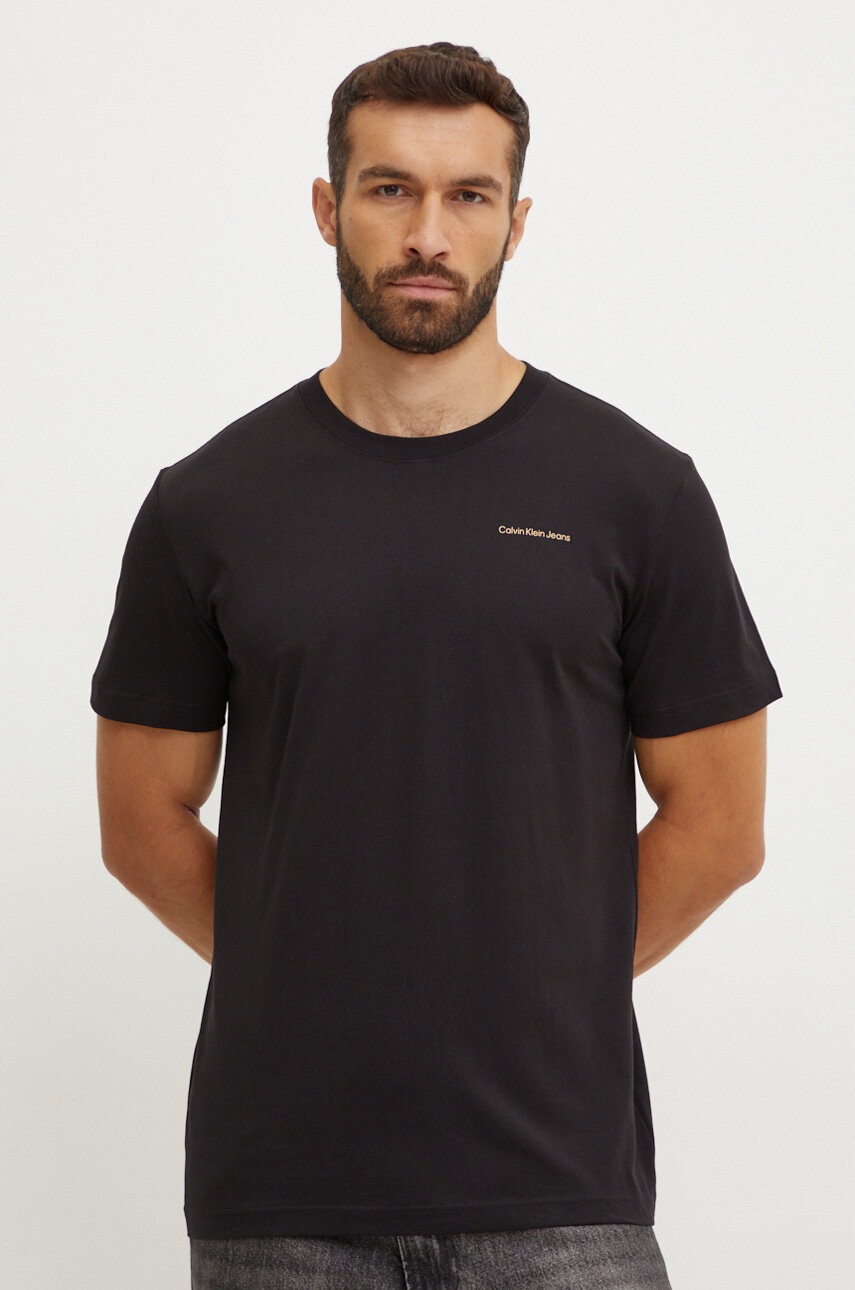 

Памучна тениска Calvin Klein Jeans в черно с принт J30J325679, Черен
