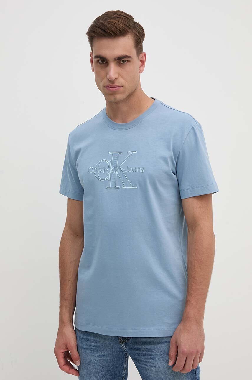 

Памучна тениска Calvin Klein Jeans в синьо с апликация J30J325916, Син