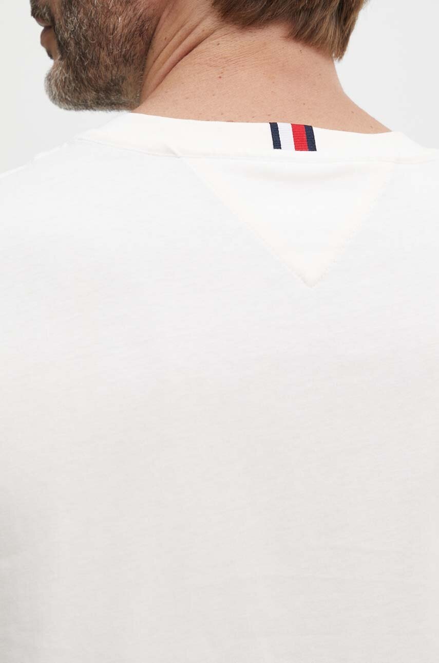 Бавовняна футболка Tommy Hilfiger чоловіча колір бежевий з аплікацією MW0MW35459 