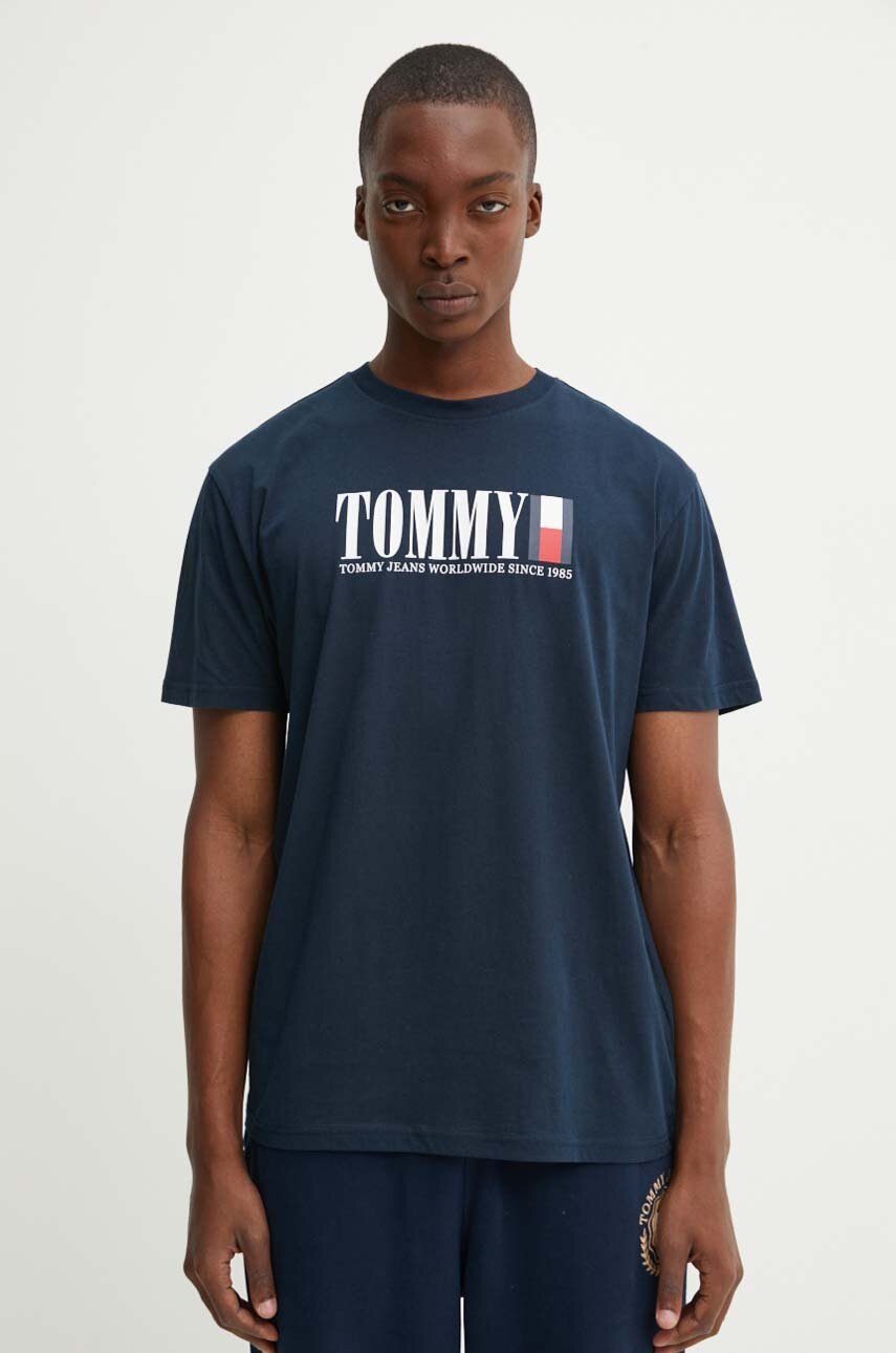 

Тениска Tommy Jeans в тъмносиньо с принт DM0DM18533, Тъмносин