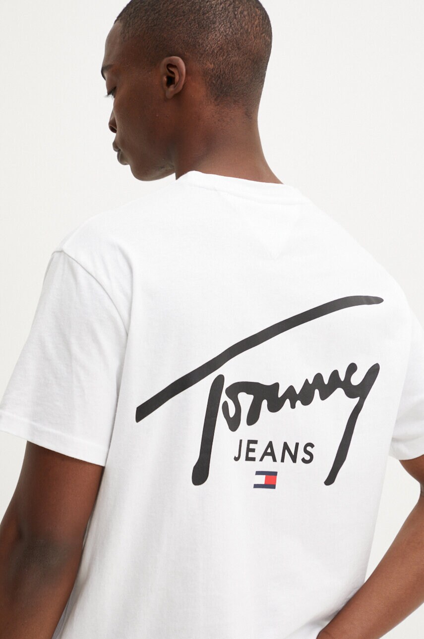 

Памучна тениска Tommy Jeans в бяло с принт DM0DM18536, Бял
