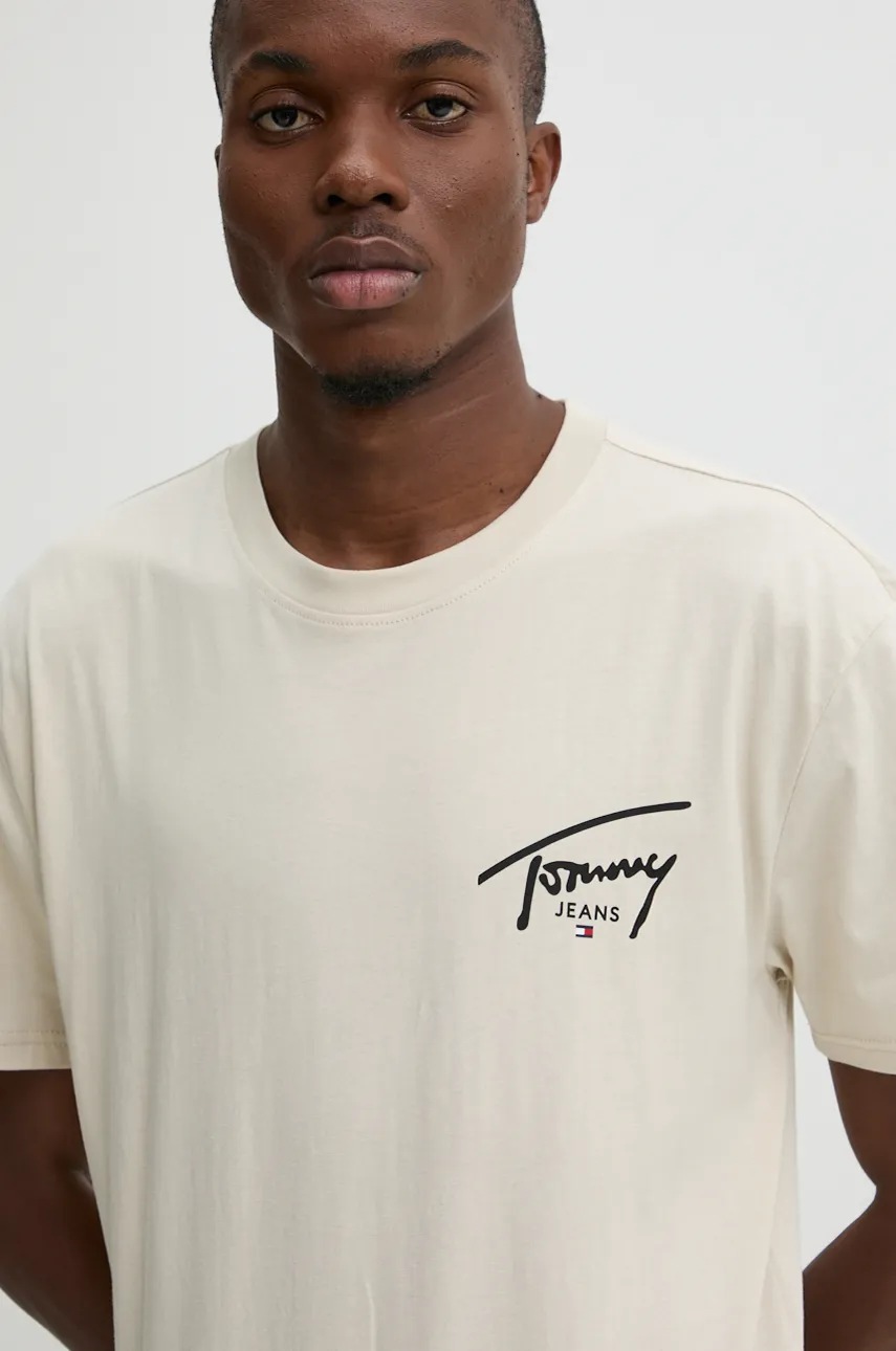

Памучна тениска Tommy Jeans в бежово с принт DM0DM18536, Бежов