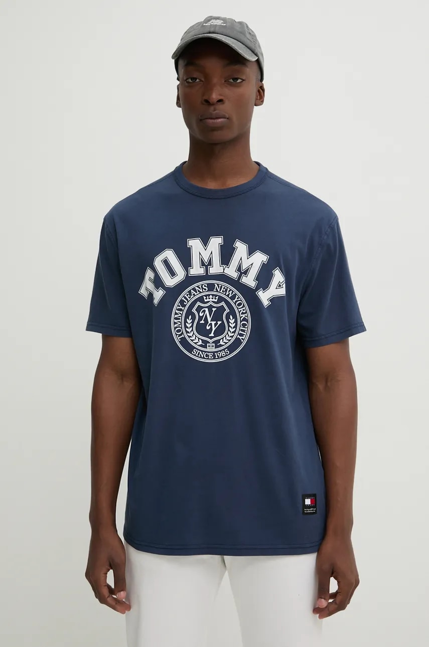 Tommy Jeans tricou din bumbac barbati, culoarea albastru marin, cu imprimeu, DM0DM18542 Tommy Jeans tricou din bumbac barbati, culoarea albastru marin, cu imprimeu, DM0DM18542