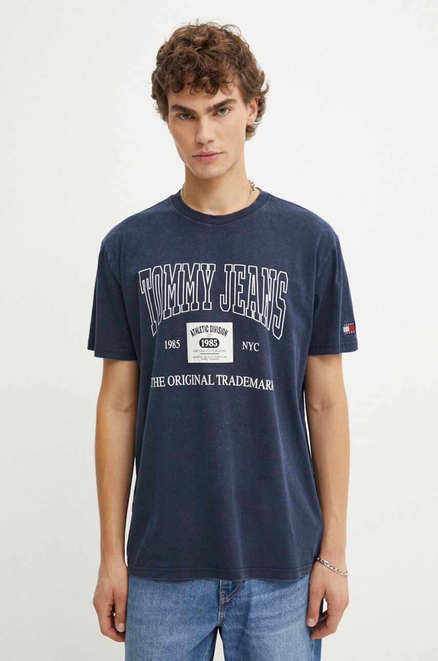 Tommy Jeans tricou din bumbac barbati, culoarea albastru marin, cu imprimeu, DM0DM19198 Tommy Jeans tricou din bumbac barbati, culoarea albastru marin, cu imprimeu, DM0DM19198
