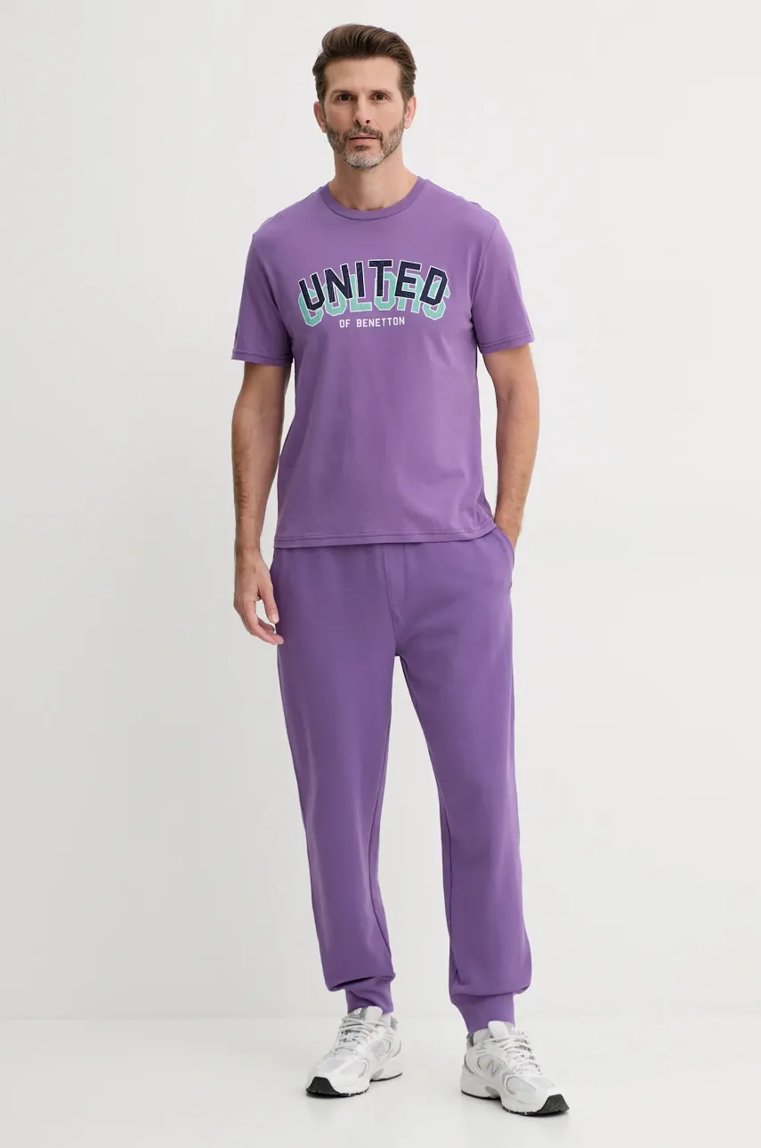 Хлопковая футболка United Colors of Benetton мужская цвет фиолетовый с принтом 3I1XU1096 Хлопковая футболка United Colors of Benetton мужская цвет фиолетовый с принтом 3I1XU1096