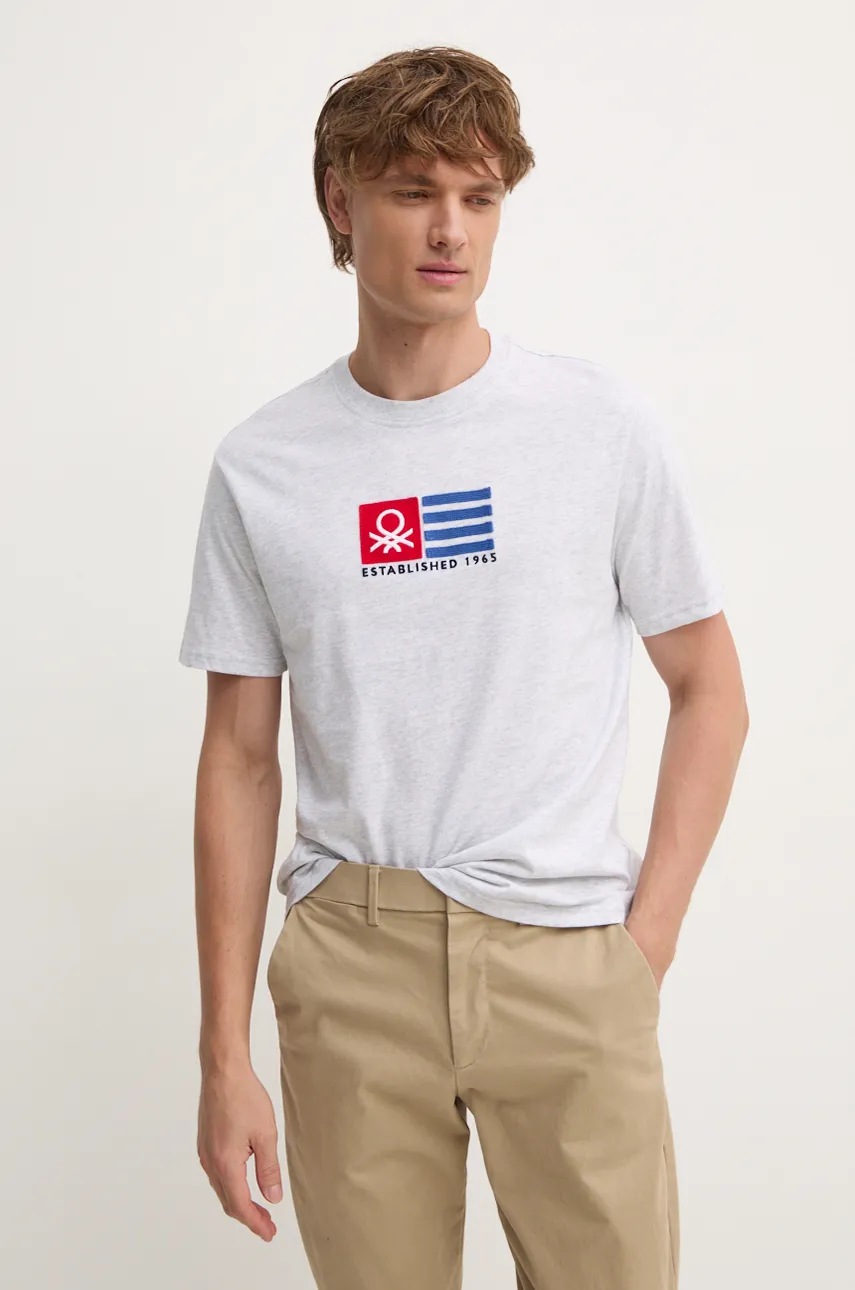 United Colors of Benetton tricou din bumbac barbati, culoarea gri, cu imprimeu, 3VTEU109G