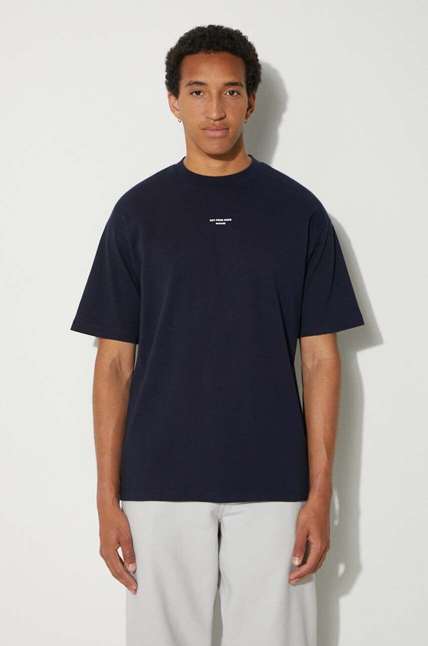 Drôle de Monsieur tricou din bumbac Le T-Shirt Slogan Classique barbati, culoarea albastru marin, cu imprimeu, PERM-TS202-CO002-NY Drôle de Monsieur tricou din bumbac Le T-Shirt Slogan Classique barbati, culoarea albastru marin, cu imprimeu, PERM-TS202-CO002-NY