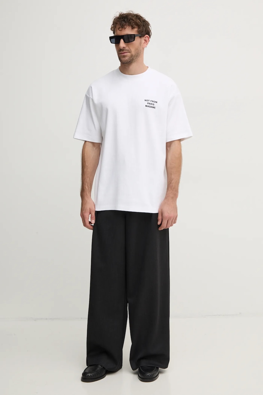 Хлопковая футболка Drôle de Monsieur Le T-Shirt Slogan мужской цвет белый с принтом PERM-TS203-CO002-OPW Хлопковая футболка Drôle de Monsieur Le T-Shirt Slogan мужской цвет белый с принтом PERM-TS203-CO002-OPW