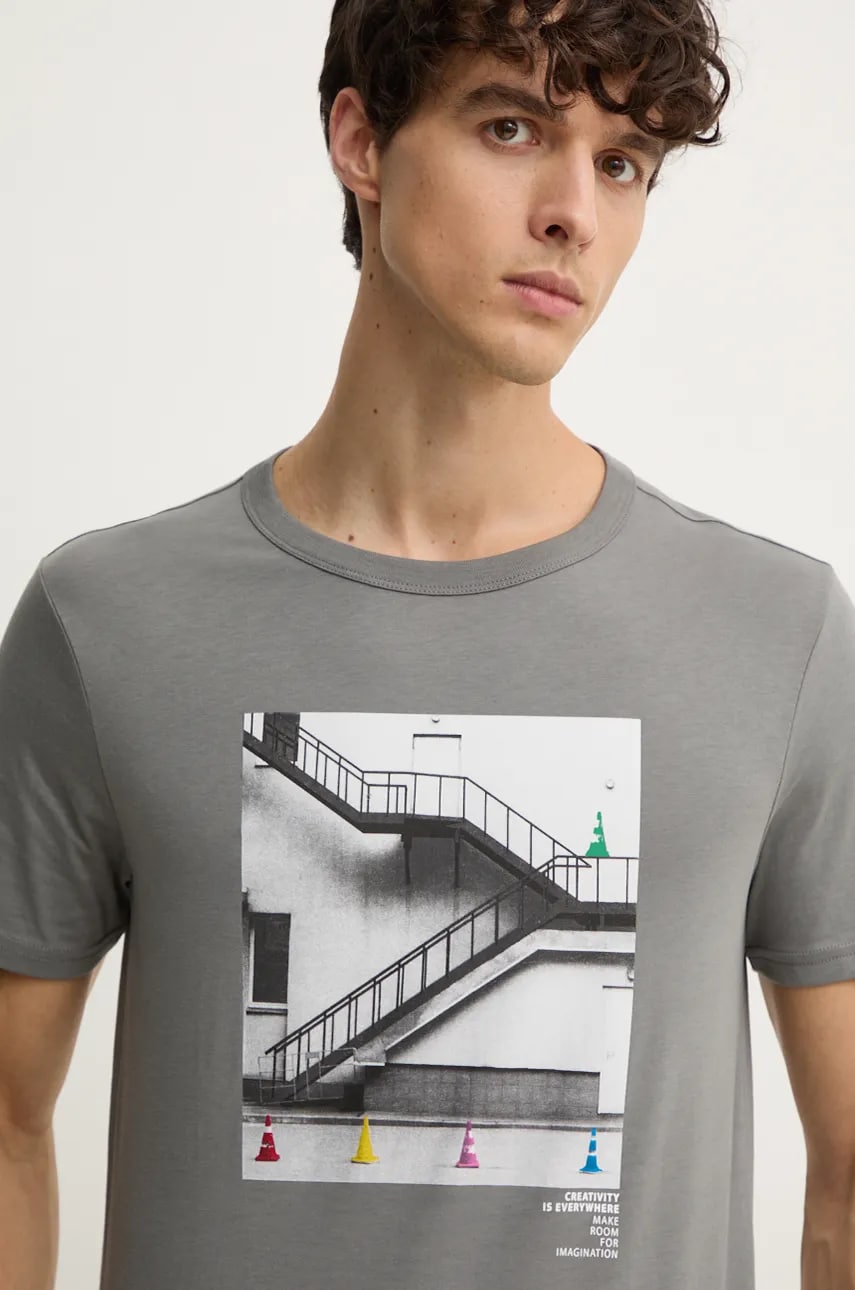United Colors of Benetton tricou din bumbac barbati, culoarea gri, cu imprimeu, 3I1XU109U