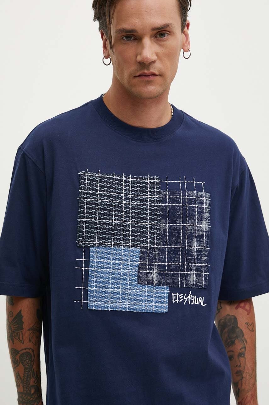 Desigual tricou din bumbac ARNOLDO barbati, culoarea albastru marin, cu imprimeu, 24WMTK10 Desigual tricou din bumbac ARNOLDO barbati, culoarea albastru marin, cu imprimeu, 24WMTK10
