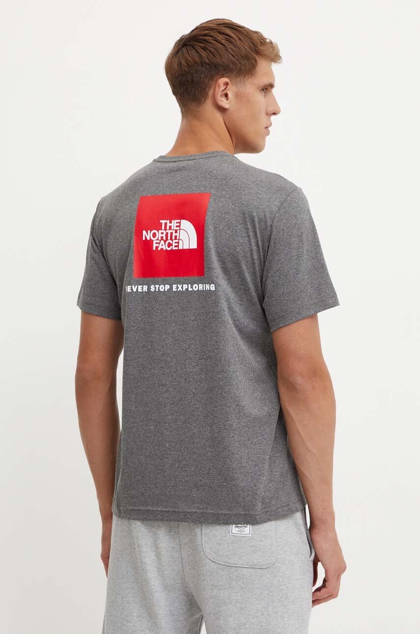 

Тениска The North Face / Redbox Tee в сиво с принт NF0A87NPDYY1, Сив
