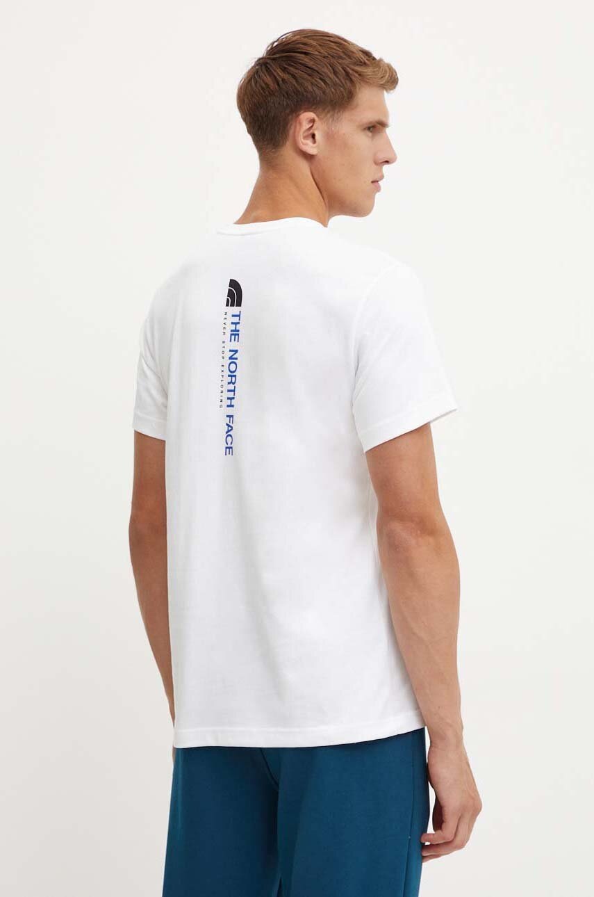 

Памучна тениска The North Face Vertical SS Tee в бяло с принт NF0A89FPFN41, Бял