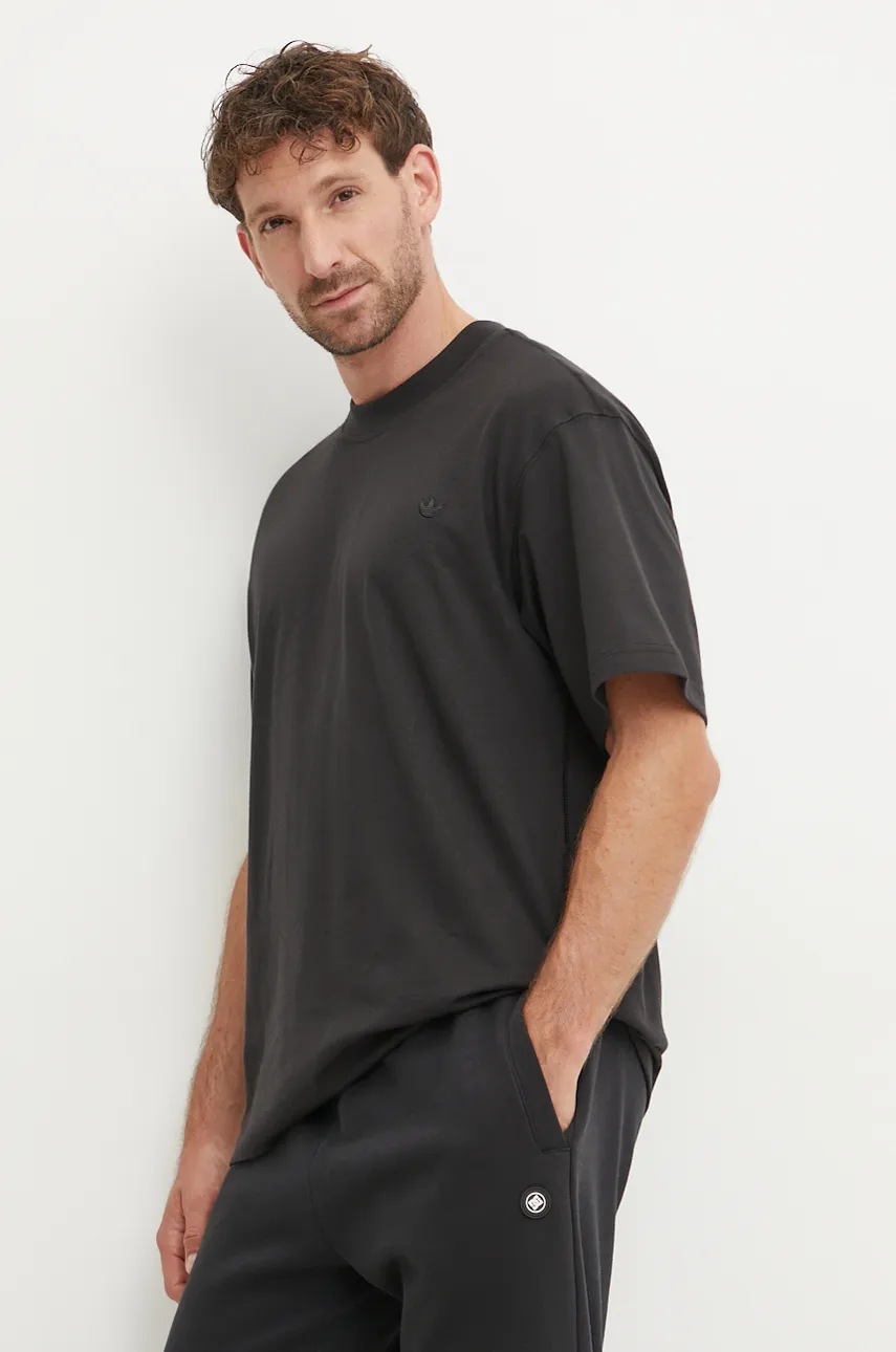 

Памучна тениска adidas Originals в черно с изчистен дизайн IY2248, Черен