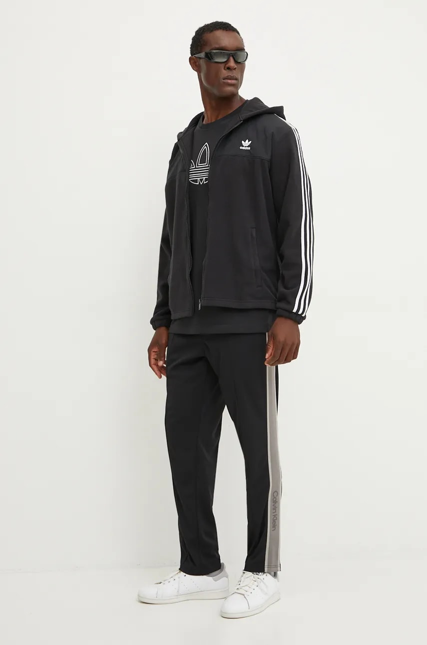 Хлопковая футболка adidas Originals Outline Tee мужская цвет чёрный с аппликацией IY4882 Хлопковая футболка adidas Originals Outline Tee мужская цвет чёрный с аппликацией IY4882